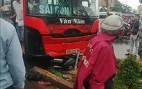 Gia Lai: Xe khách mất lái đâm 3 người chết, nhiều người bị thương