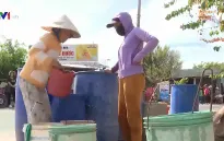 Cấp nước sinh hoạt cho người dân vùng hạn