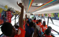 Biến xe bus thành lớp học cho trẻ di cư
