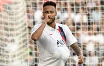 Ăn mừng lạ, Neymar thông báo "tin vui" cho người hâm mộ?
