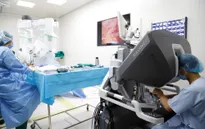 Bệnh viện đầu tiên tại Việt Nam đưa robot hiện đại nhất thế giới vào phẫu thuật nội soi điều trị ung thư