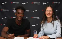 Chelsea ký hợp đồng dài hạn giữ chân tài năng trẻ Hudson-Odoi
