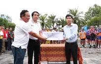 Đoàn đua xe đạp quốc tế VTV Cúp Tôn Hoa Sen 2019 quyên góp ủng hộ nhân dân Hà Tĩnh