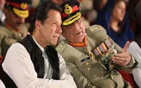Thủ tướng và Tổng tư lệnh quân đội Pakistan đi thăm Làn ranh kiểm soát ở Kashmir