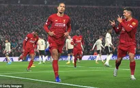 Liverpool 2–0 Man Utd: Van Dijk	cùng Salah lập công, Liverpool vững ngôi đầu Ngoại hạng Anh