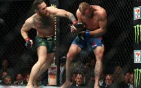 "Gã điên" McGregor tái xuất, hạ đối thủ theo cách không thể tin nổi