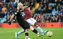 “Chơi tennis” với Aston Villa, Man City giành vị trí nhì bảng