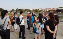 Không đón du khách từ vùng có dịch viêm phổi cấp