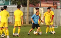 VIDEO: HLV Park Hang Seo trổ tài dắt bóng