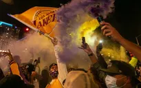 Bất chấp COVID-19, CĐV Lakers vẫn ra đường ăn mừng chức vô địch NBA