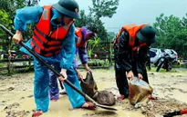 Khắc phục hậu quả mưa lũ tại miền Trung