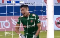 VIDEO: Sai lầm ngớ ngẩn của thủ môn CLB Sài Gòn khiến đội nhà chịu bàn thua