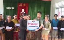 Quỹ Tấm lòng Việt và Đài THVN trao quà cho người dân thiệt hại do mưa lũ