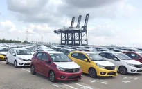 Hãng xe "chạy nước rút" cuối năm, ô tô Indonesia về Việt Nam giá rẻ giật mình