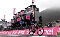 Chặng 15 giải đua xe đạp Giro D’Italia: Tao Geoghegan Hart về nhất chặng, Joao Almeida vẫn giữ áo hồng