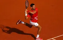 Tiếp tục thắng chóng vánh, Djokovic thẳng tiến vào vòng 3 Pháp mở rộng