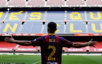 Barcelona đón tân binh đầu tiên dưới thời HLV Ronald Koeman