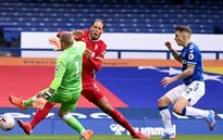 Khiến Van Dijk nghỉ hết mùa, Pickford không bị phạt