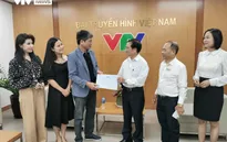 Quỹ Tấm lòng Việt tiếp nhận tiền ủng hộ miền Trung từ Hội Thừa Phát Lại Hà Nội