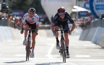 Tao Geoghegan Hart về nhất chặng 20 Giro d'Italia 2020
