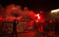 Hàng nghìn người biểu tình phản đối các biện pháp kiểm soát COVID-19 mới tại Italy