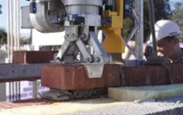 Robot tự động lát gạch tại Anh