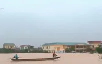 Mong ước sớm trở lại trường của học sinh vùng lũ