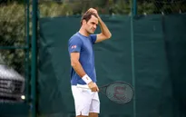 Roger Federer bắt đầu trở lại tập luyện trên mặt sân cứng