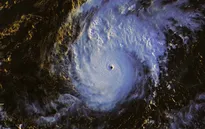 Siêu bão Goni sức gió 265 km/h tiến về Philippines, hàng nghìn người dân phải sơ tán