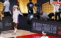 Lebron James nhận "mưa" chỉ trích vì hành động tại game 3 NBA Finals