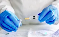 Anh thiếu thuốc điều trị COVID-19 do số người nhiễm tăng cao
