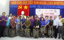Trao tặng 500 áo phao cứu sinh cho ngư dân có hoàn cảnh khó khăn