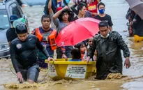 Philippines cứu hộ hàng nghìn người dân bị kẹt trong lũ lụt