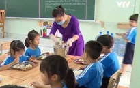 Có nên lắp camera để phụ huynh giám sát bữa ăn bán trú?