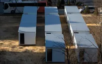 Lo hệ thống y tế quá tải, Hàn Quốc mở khu giường bệnh dã chiến trong container
