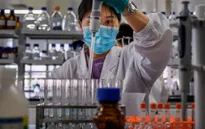 Trung Quốc sẽ tiêm chủng vaccine COVID-19 cho 50 triệu người trước 'Xuân vận'