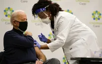 Tổng thống đắc cử Mỹ Joe Biden tiêm vaccine ngừa COVID-19