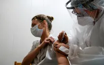 Các nước đẩy nhanh tiến độ tiêm chủng vaccine COVID-19