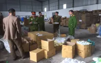 Phát hiện cơ sở sản xuất nước rửa tay khô chưa được công bố chất lượng