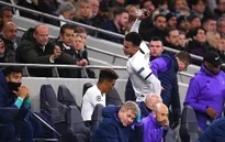 VIDEO: Cận cảnh màn đập phá của Dele Alli sau khi bị thay ra khỏi sân