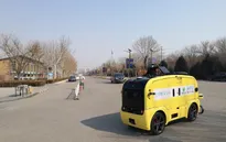 Trung Quốc đẩy mạnh triển khai robot giao hàng trong "bão" COVID-19