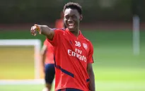 Fan Arsenal: "Bán Lacazette đi, cầu thủ ấy hay hơn"