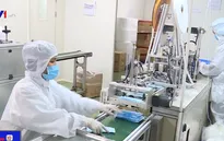 Các doanh nghiệp trong nước đẩy nhanh tiến độ sản xuất khẩu trang