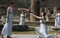 Lễ thắp đuốc Olympic diễn ra bất chấp tình hình dịch Covid-19