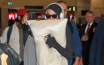 Đại dịch COVID-19 bùng phát, bà bầu Katy Perry vội vã rời khỏi Australia