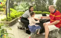 Người nước ngoài tin tưởng công tác phòng chống dịch COVID-19 tại Việt Nam