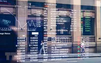 Lần đầu tiên trong lịch sử FED hạ lãi suất 100 điểm cơ bản/lần