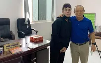 HLV Park Hang Seo tranh thủ học tiếng Việt
