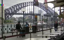 Australia đóng cửa các dịch vụ không thiết yếu