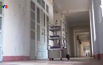 Robot phục vụ bệnh nhân trong khu cách ly